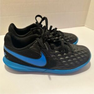 NIKE Tiempo Legend 8 Club Indoor Black Soccer Shoes AT5882-004 YOUTH US 13y